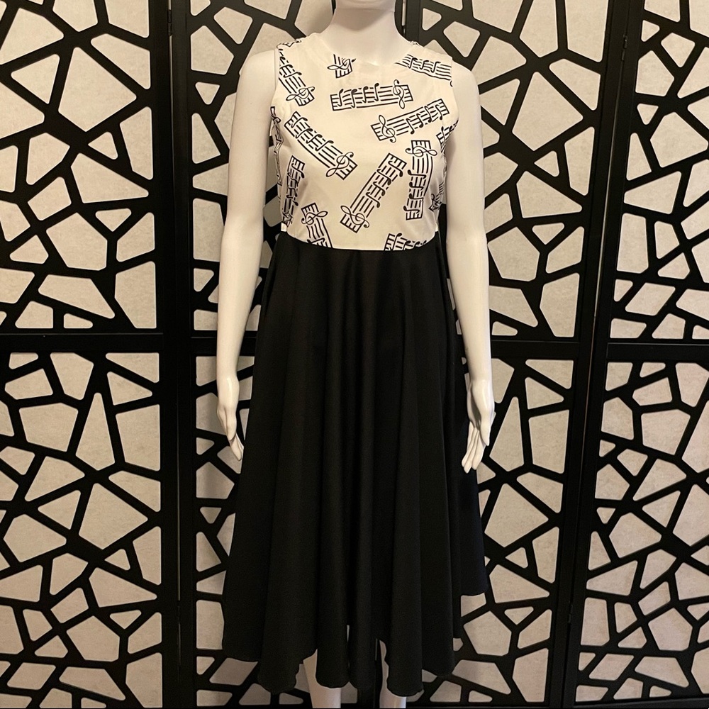 Vintage music notes dress with flair skirt - 2/4